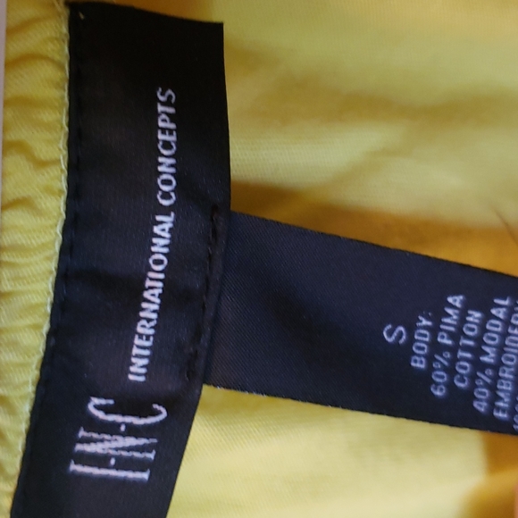 NWT Yellow & White Embellished & Embroidered Top Size Small Tee - Picture 4 of 10